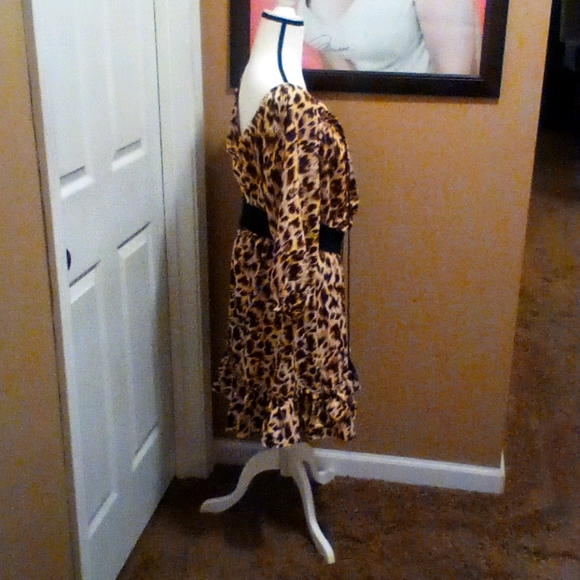 Dress - Picture 2 of 4